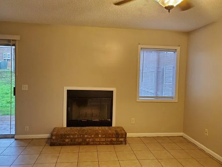 111 Woodfield Pl — Photo 3