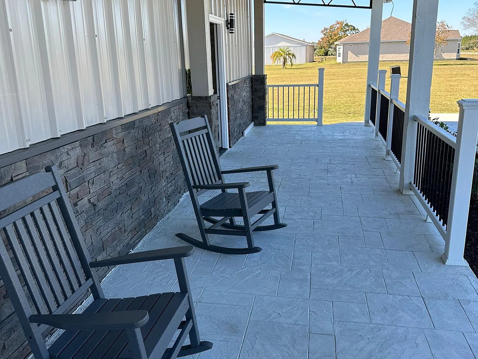 4 bed, 2.5 bath, 2400 sqft, $2,500 — Photo 3