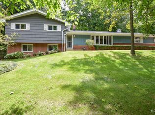 520 W Ravenswood Hills Cir, Brookfield, WI 53045