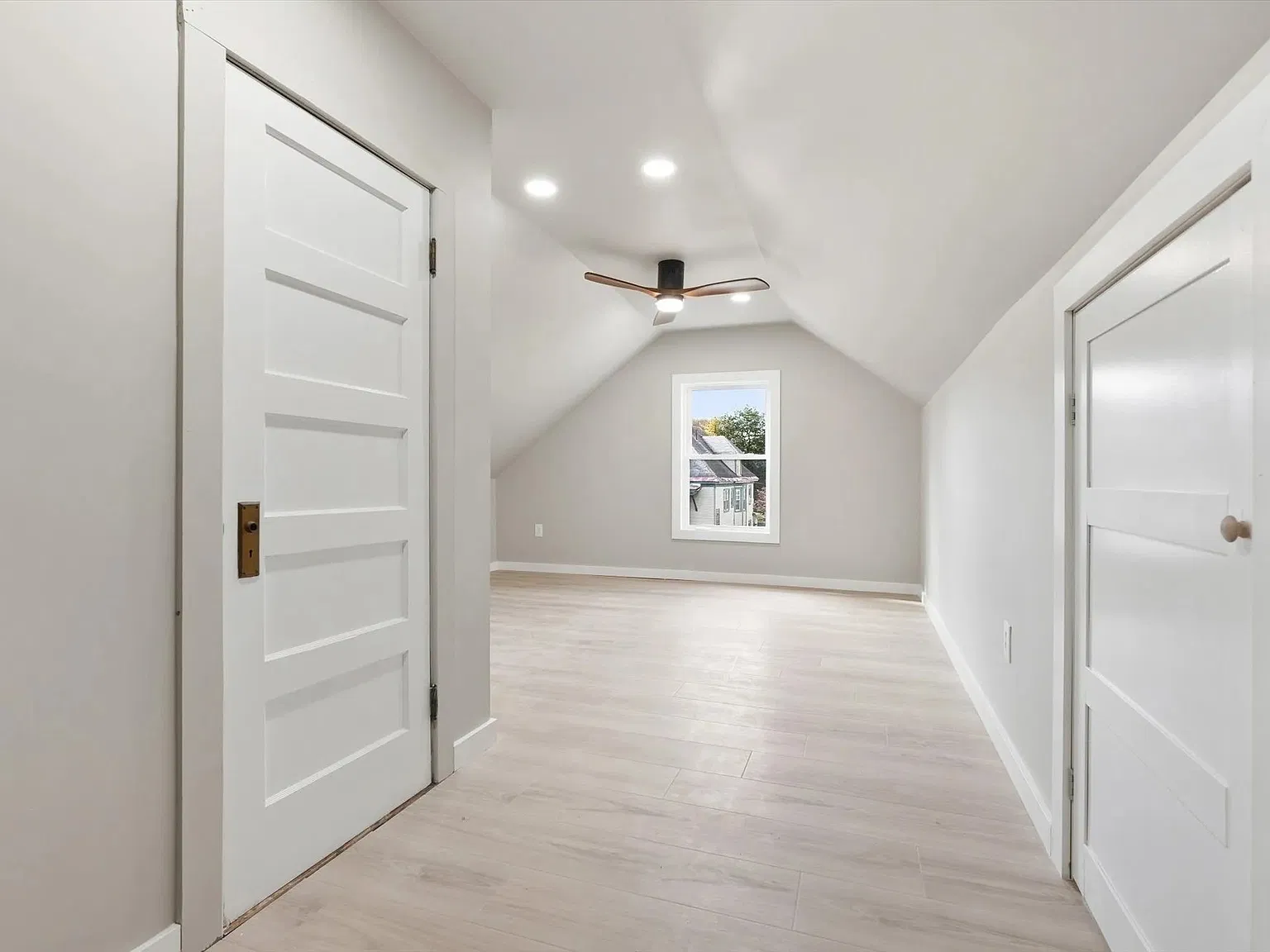 4 bed, 2.5 bath, 2437 sqft, $3,200 — Photo 3