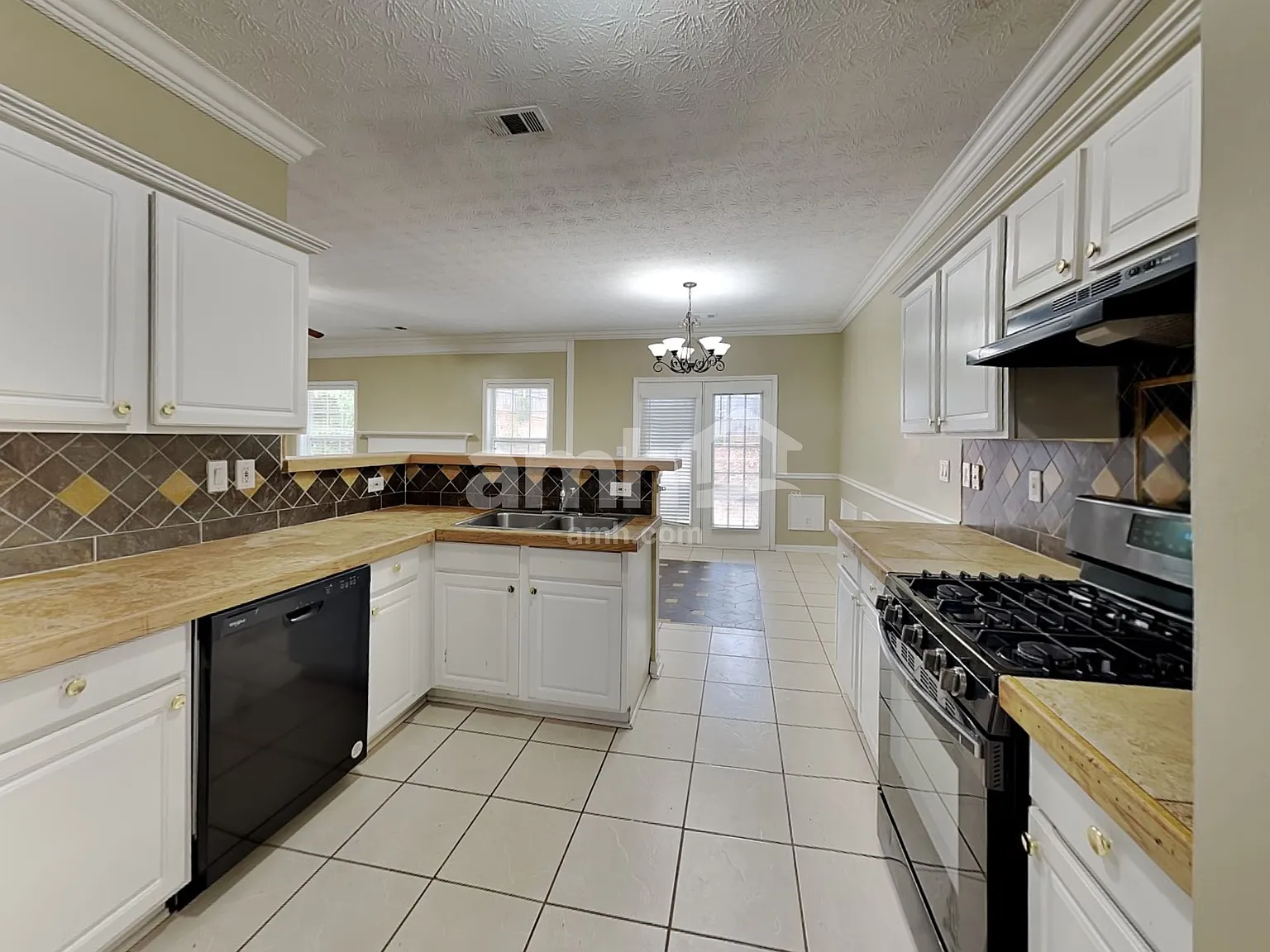 4 bed, 2.5 bath, 2464 sqft, $2,480 — Photo 4