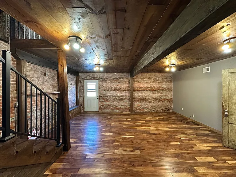 414 Wilson St — Photo 8