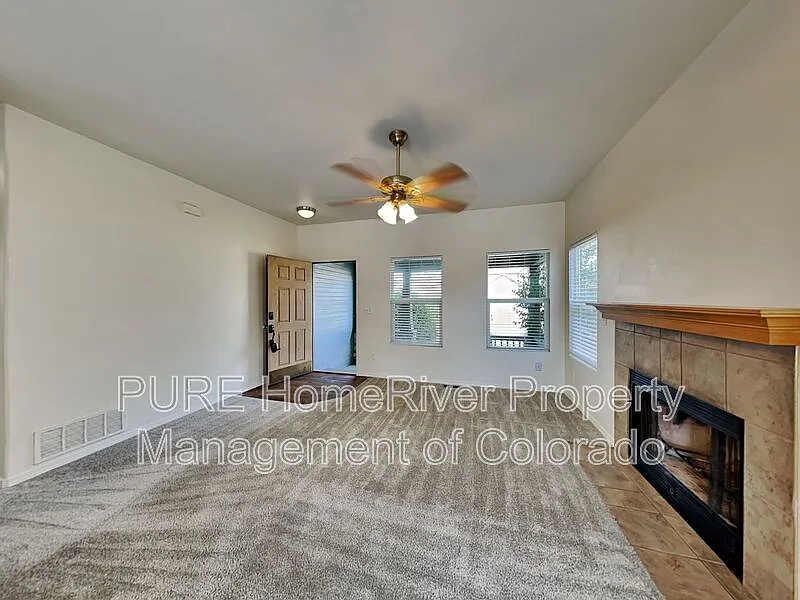 4 bed, 3.5 bath, 2150 sqft, $2,500 — Photo 2