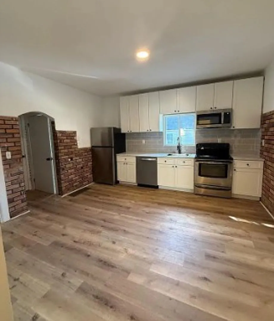 For Lease — Photo 2