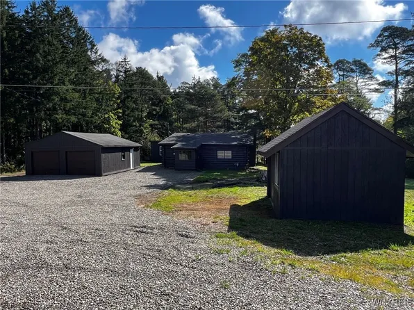 9621 Savage Rd, Holland, NY 14080