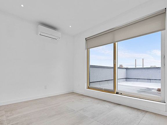 3rd image of 476 Maple St #Penthouse C