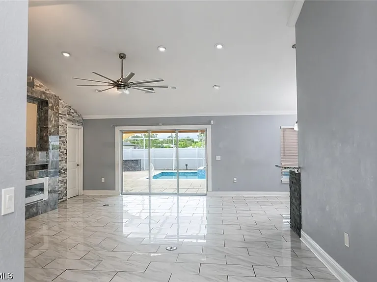 432 Willowbrook Dr — Photo 4
