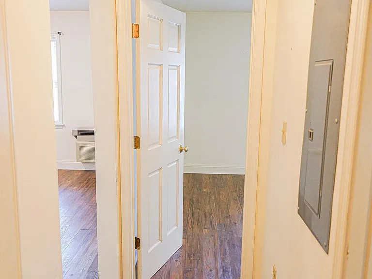 800 Travers St #5 — Photo 37