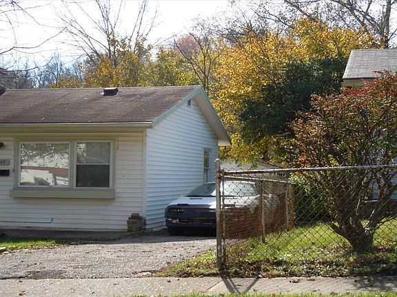 3rd image of 1747 Monterey Ct