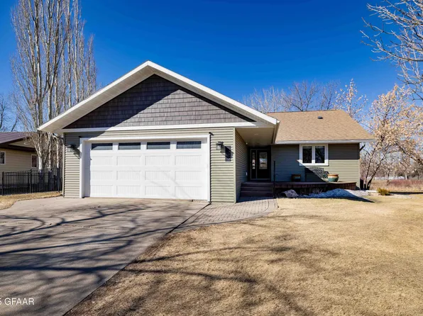 1316 Noble Cv, Grand Forks, ND 58201