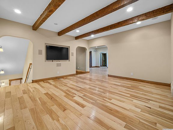 4th image of 2130 Edward Dr