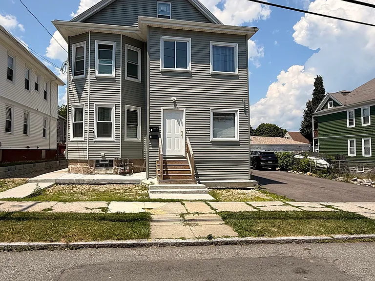 27-29 Emma St #3 — Photo 1