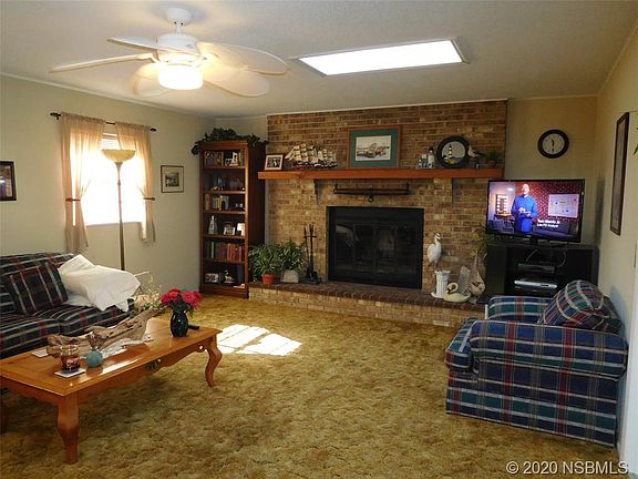 2nd image of 2122 Travelers Palm Dr
