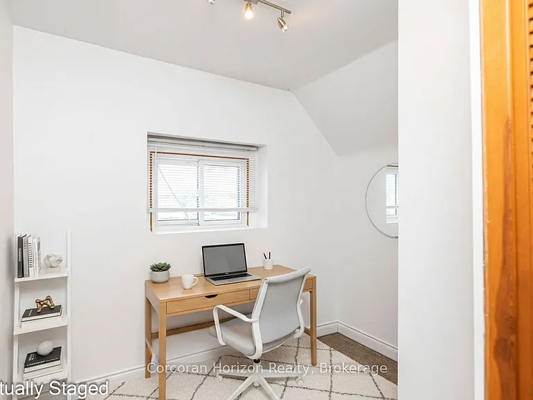 114 Weir St N — Photo 13