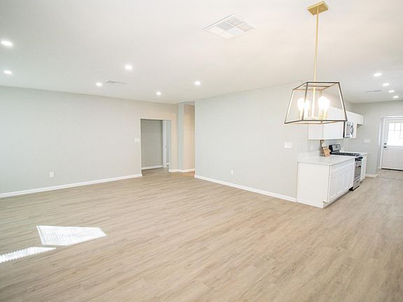 4th image of 838 W Orange Ave