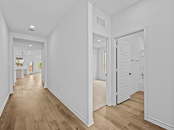 4th image of 438 Nightingale Ave