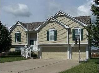 200 NE Beacon Pl, Lees Summit, MO 64086