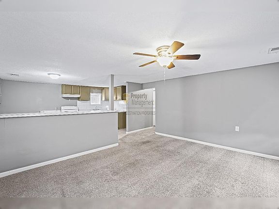 5th image of 809 Hackberry St