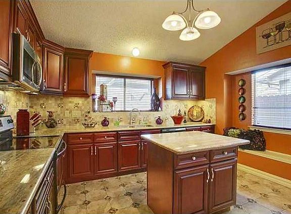 5th image of 2445 Ashland Pl N
