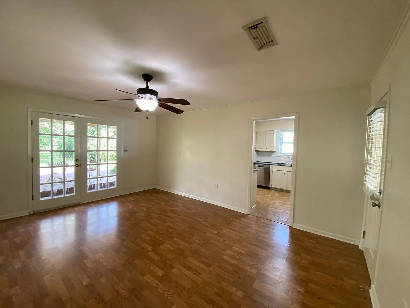 3 Bedroom House off Highland and Staring Lane — Photo 4