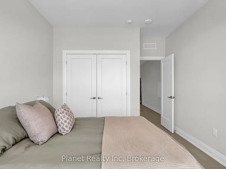 71 Wyndham St S #712 — Photo 17