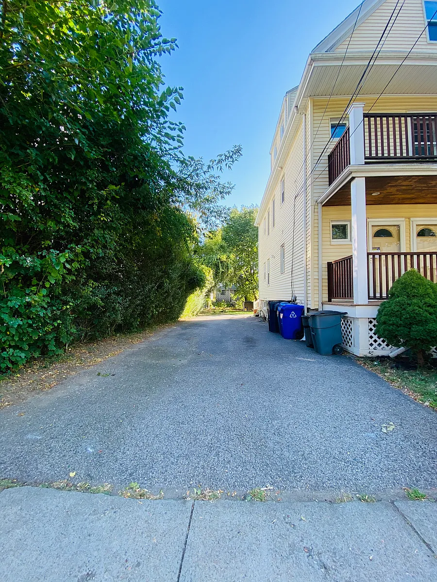 Building Photo - 16 Donnybrook Rd #1