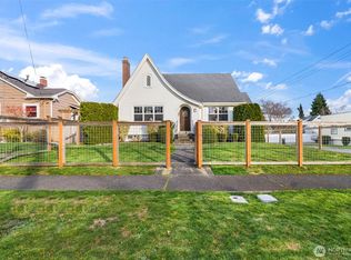 1215 N Alder St, Tacoma, WA