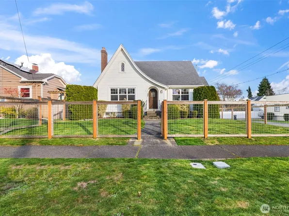 1215 N Alder Street, Tacoma, WA 98406