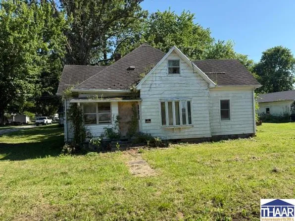402 W Columbus St, Staunton, IN 47881