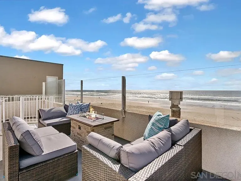 3911 Ocean Front Walk — Photo 24