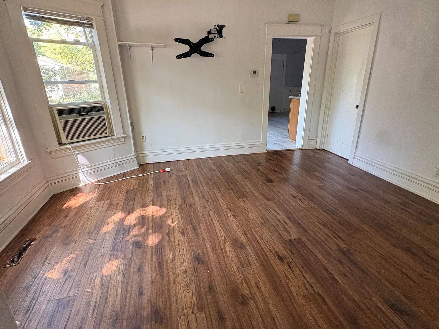4 bed, 1155 sqft, $2,000 — Photo 2