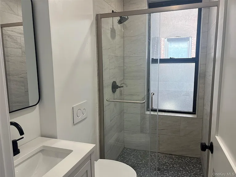 817 Onderdonk Ave #2R — Photo 4