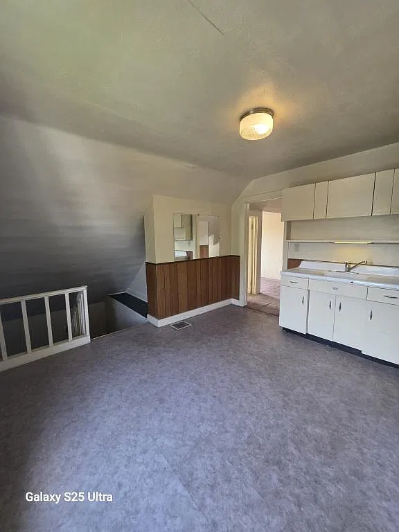 718 South Main Street — Photo 3