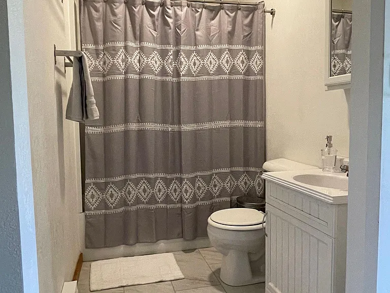 Bathroom with shower/tub combo.