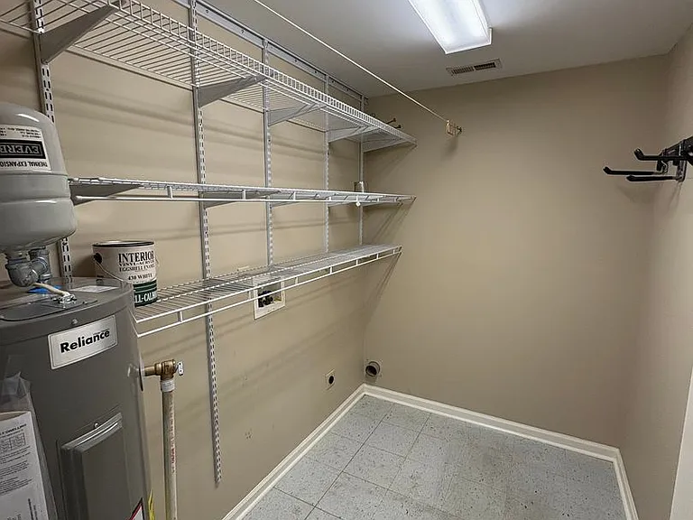 108 Meyer St #7 — Photo 12