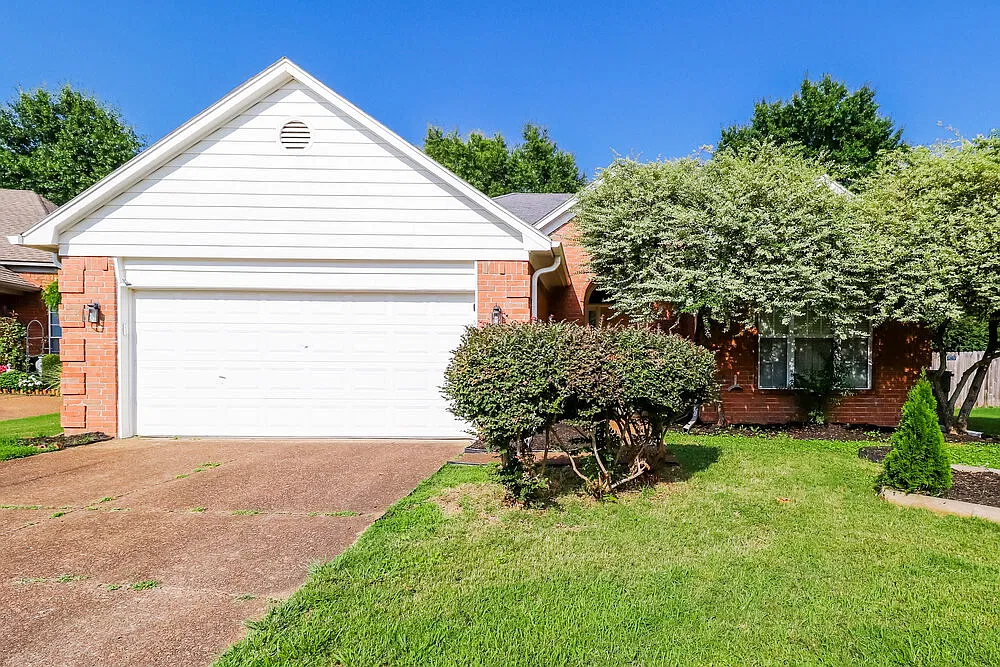3 bed, 2.0 bath, 1761 sqft, $2,590 — Photo 1
