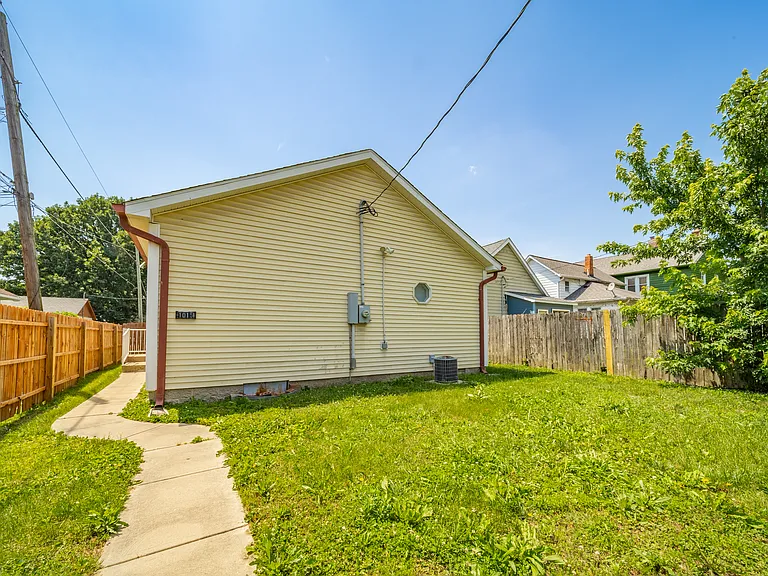 1015 N Gale St — Photo 25