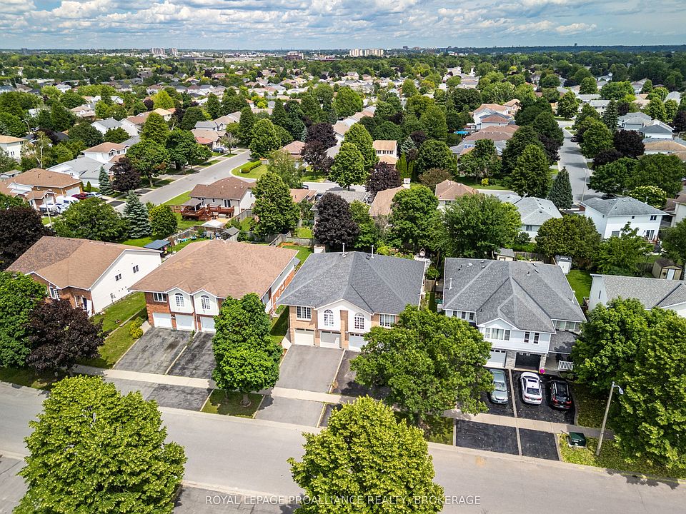 1st image of 653 Barnsley Cres