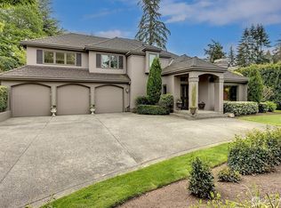 9011 Points Dr NE, Clyde Hill, WA