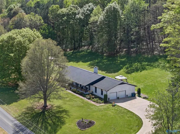 6496 Spring Creek Dr, Guntersville, AL 35976