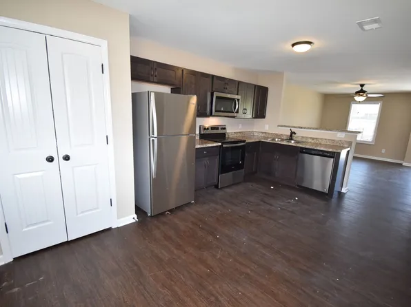 2 Bedroom Pet Friendly Townhomes For Rent Near Post!