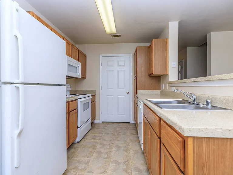 Artiga Apartment Homes — Photo 10