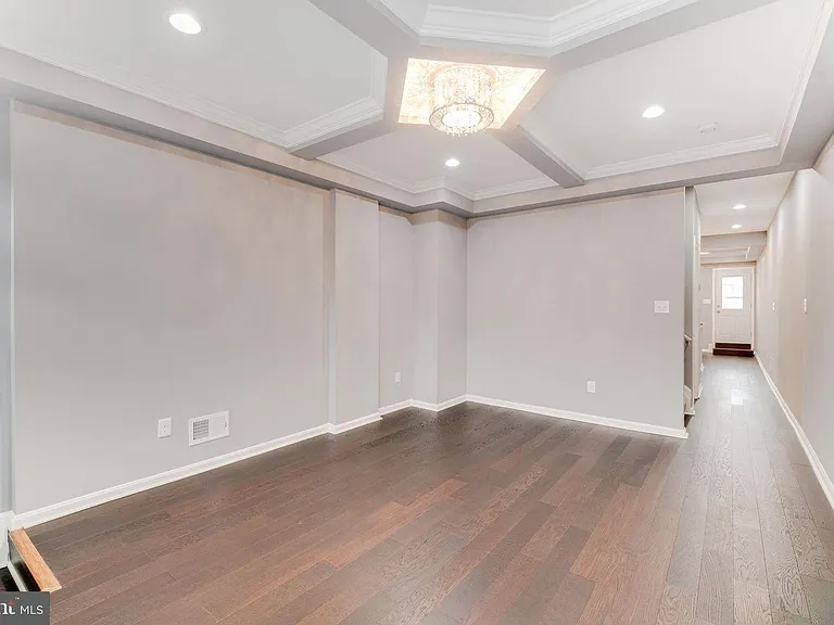 222 N Collington Ave — Photo 7