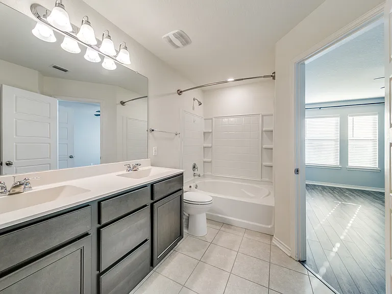 2423 Lazo Smt — Photo 11
