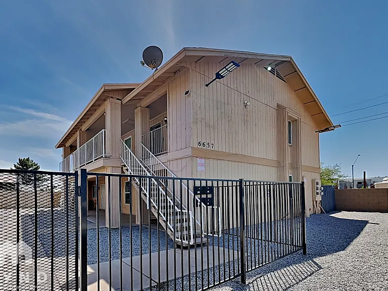 6657 W Ocotillo Rd #202 — Photo 1