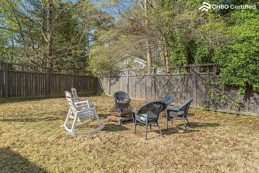 Private lot Fenced Yard