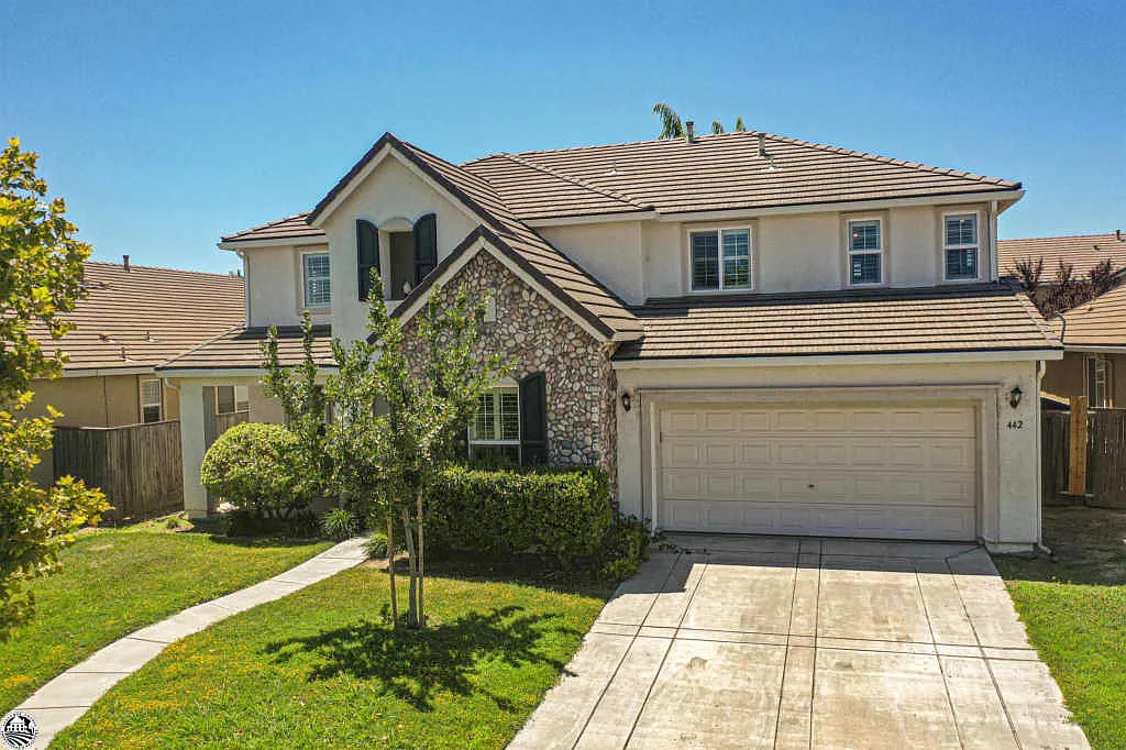 442 Hearst Dr photo 1