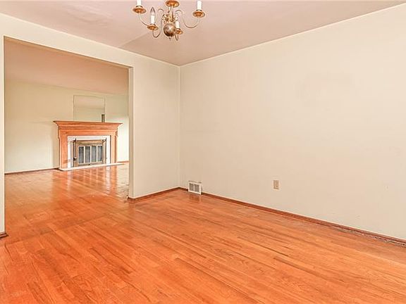 5th image of 4384 Winchester Dr