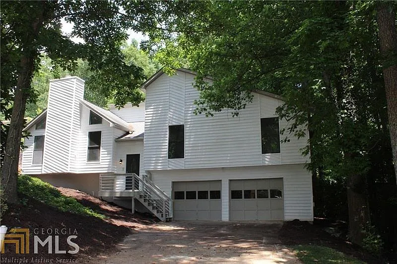 2451 Robin Hood Pl NE photo 1