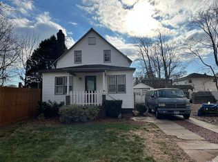 3 Clarendon St, Dix Hills, NY 11746